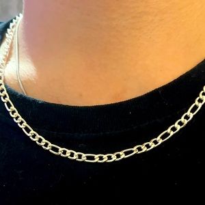 Silver unisex Chain.